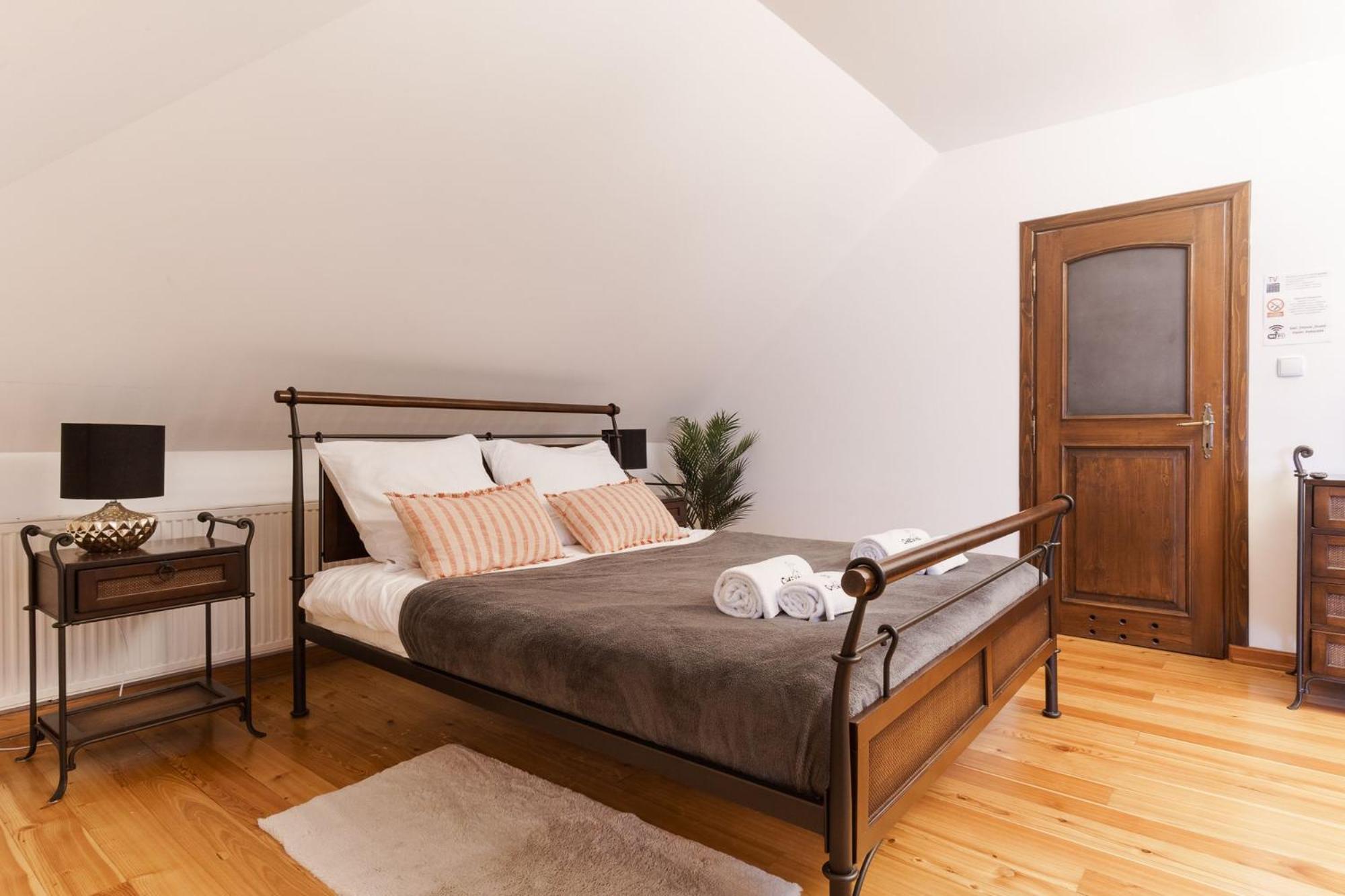 Apartamenty W Dworku Cheval Cracovia Esterno foto